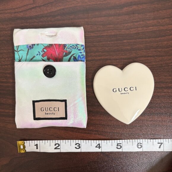 Gucci Beauty Compact Heart Shaped Mirror and Silky Pouch New - Picture 3 of 4